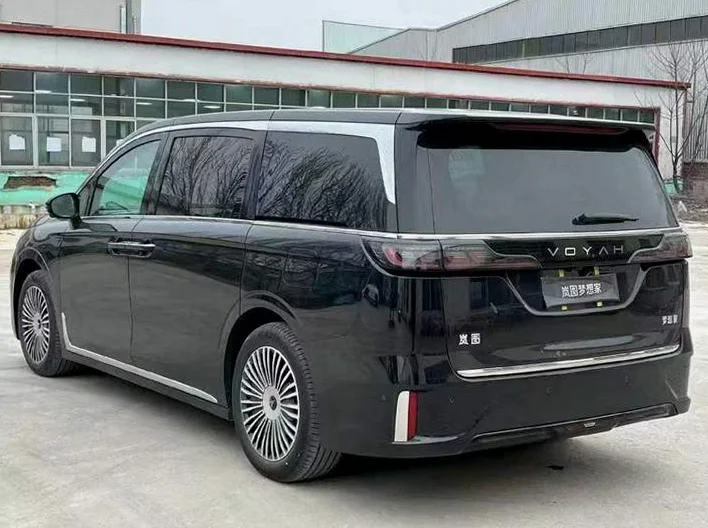 岚图汽车梦想家 内饰前排