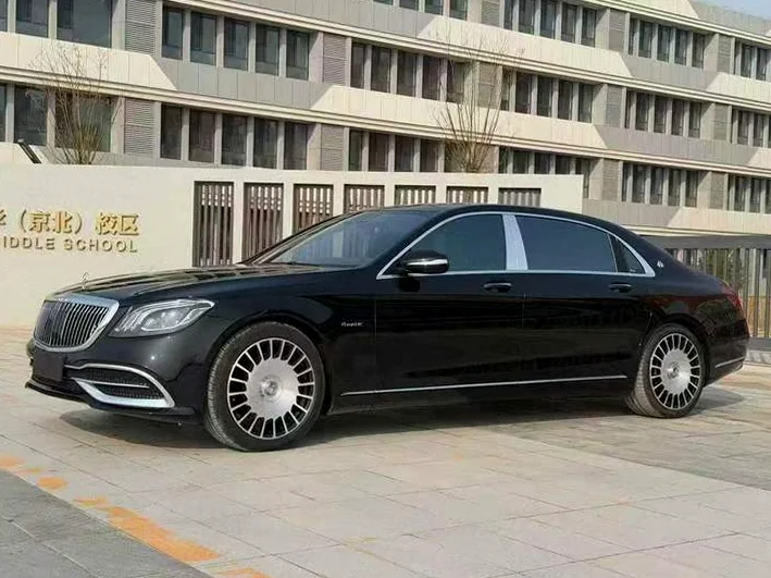 奔驰S 正面外观二