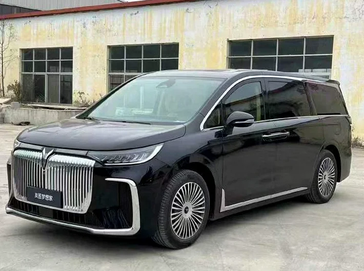 岚图汽车梦想家 正面外观三