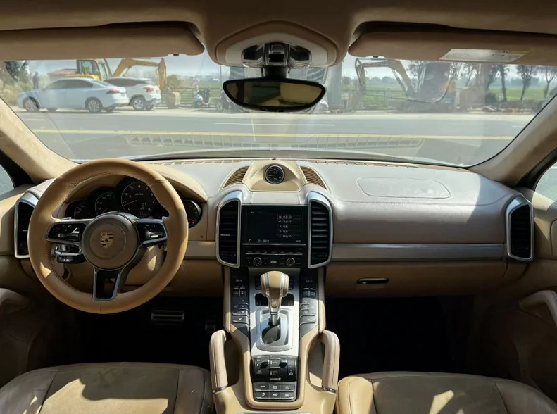 保时捷卡宴 内饰前排