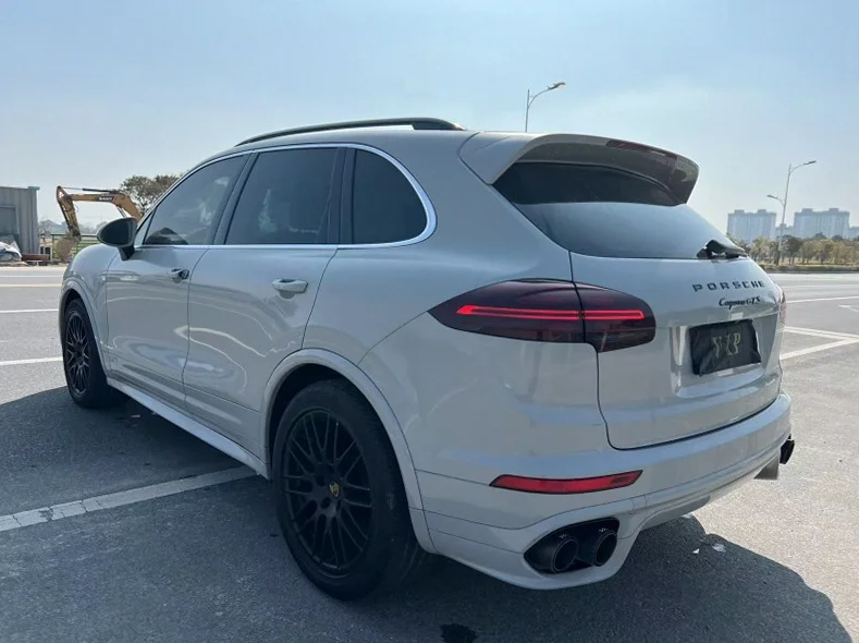 保时捷卡宴 内饰后排