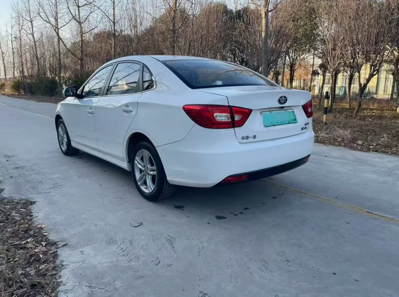 奔腾B30 内饰后排