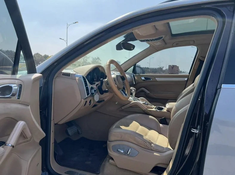 保时捷卡宴 后面外观一