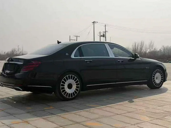 奔驰S 内饰前排