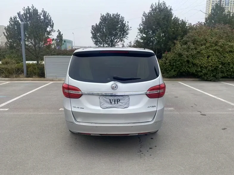 别克GL8 后面外观二