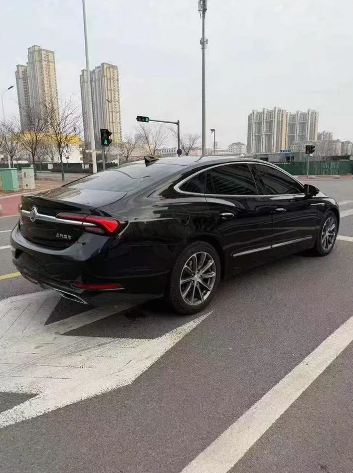 别克君越 内饰后排