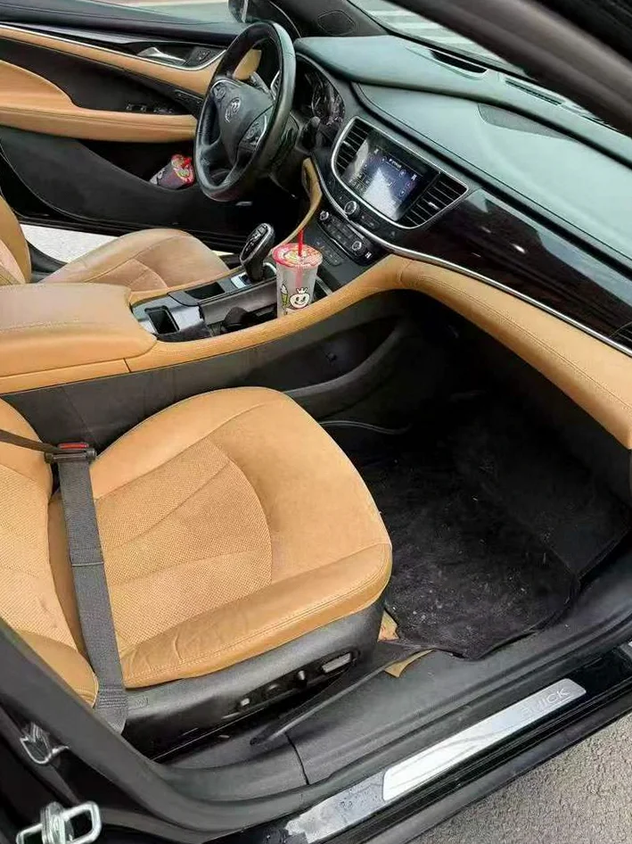 别克君越 后面外观一