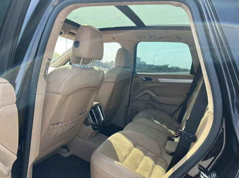 保时捷卡宴 后面外观二