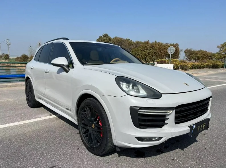 保时捷卡宴 正面外观二