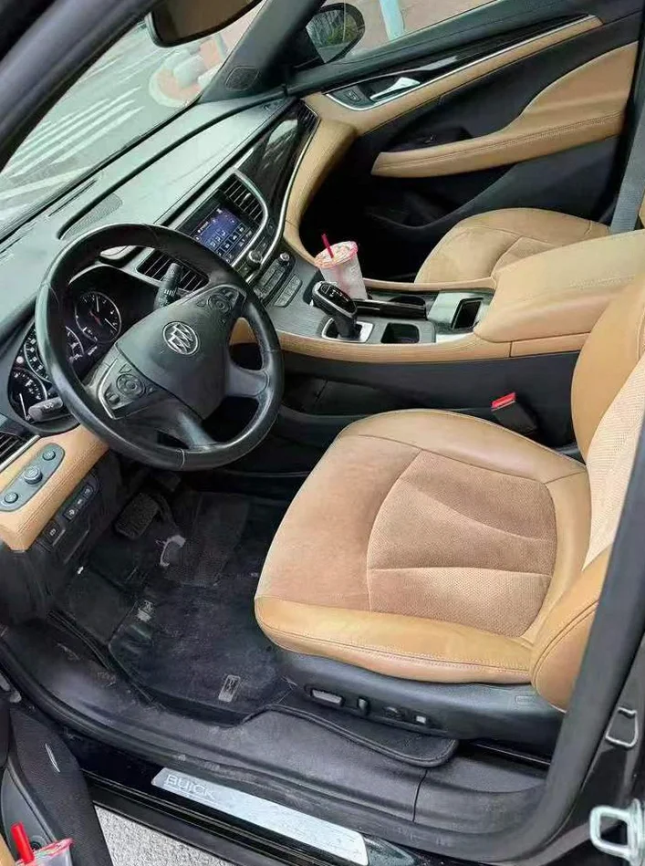 别克君越 后面外观三