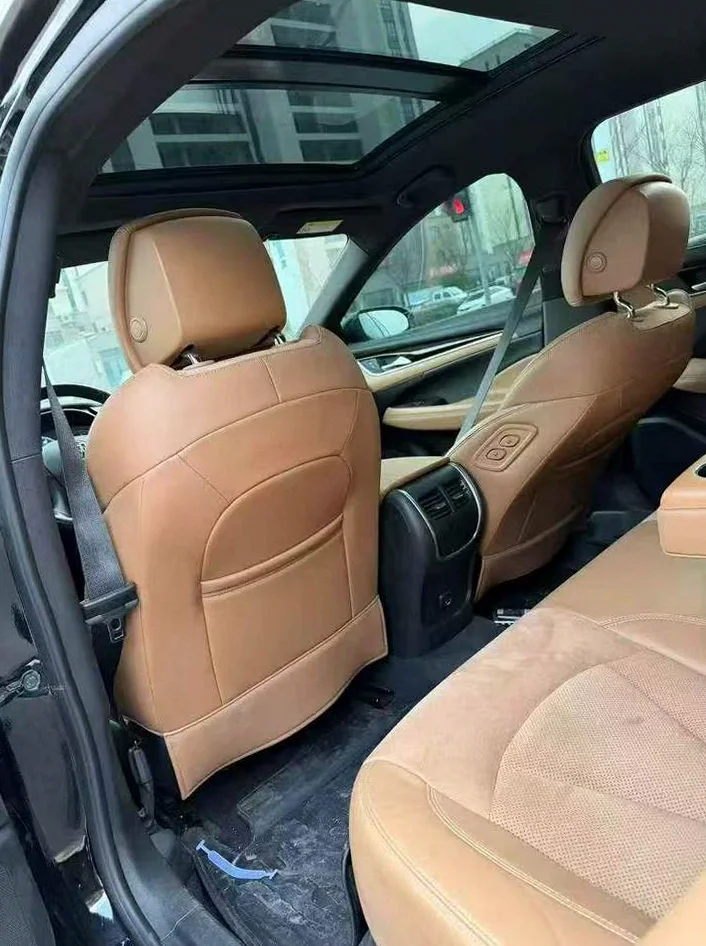 别克君越 后面外观二