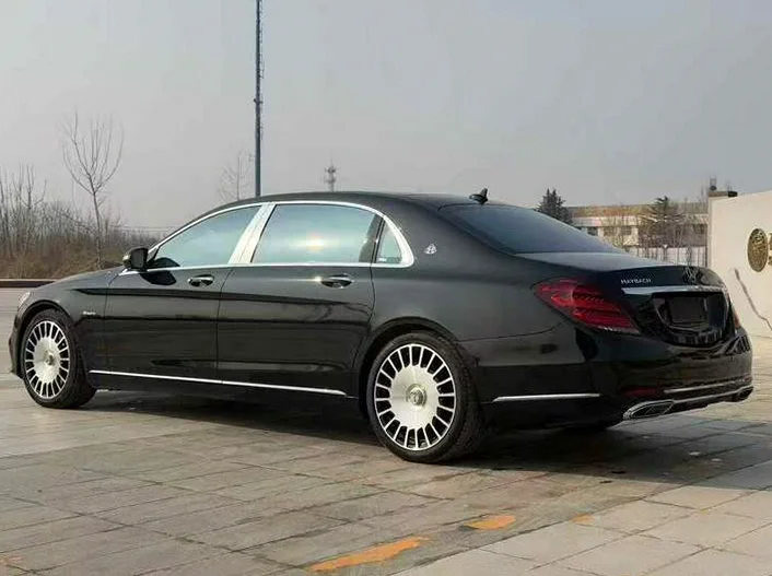 奔驰S 内饰后排