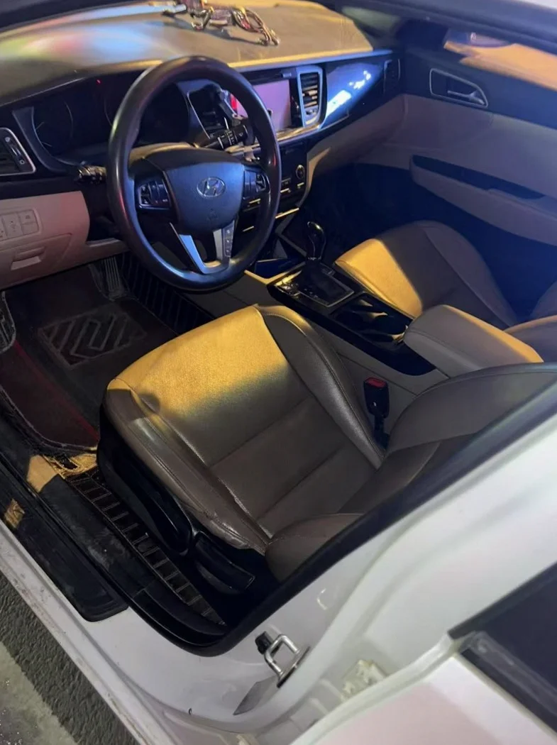 现代名图 后面外观二