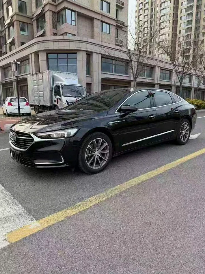 别克君越 正面外观三