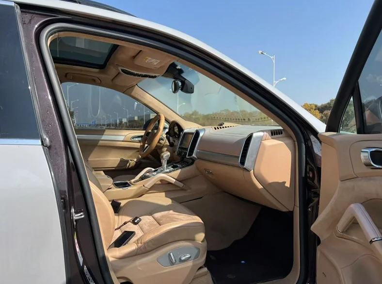 保时捷卡宴 后面外观三