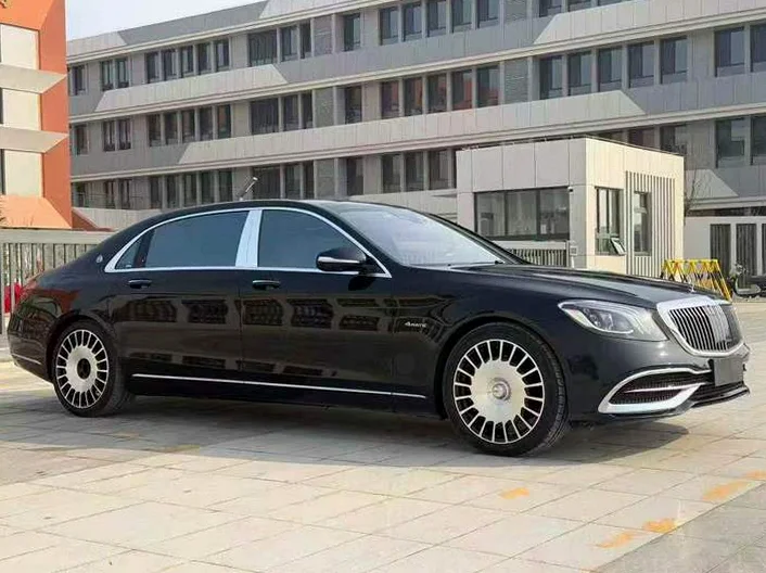 奔驰S 正面外观三