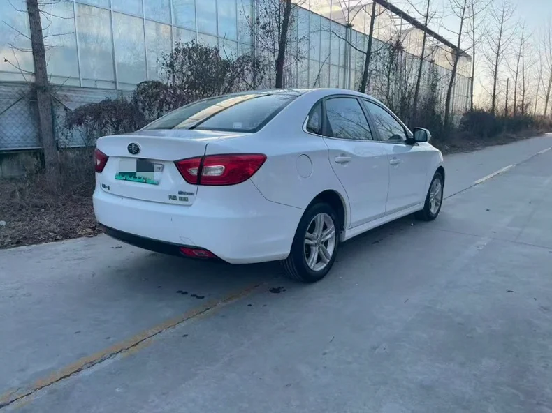 奔腾B30 内饰前排