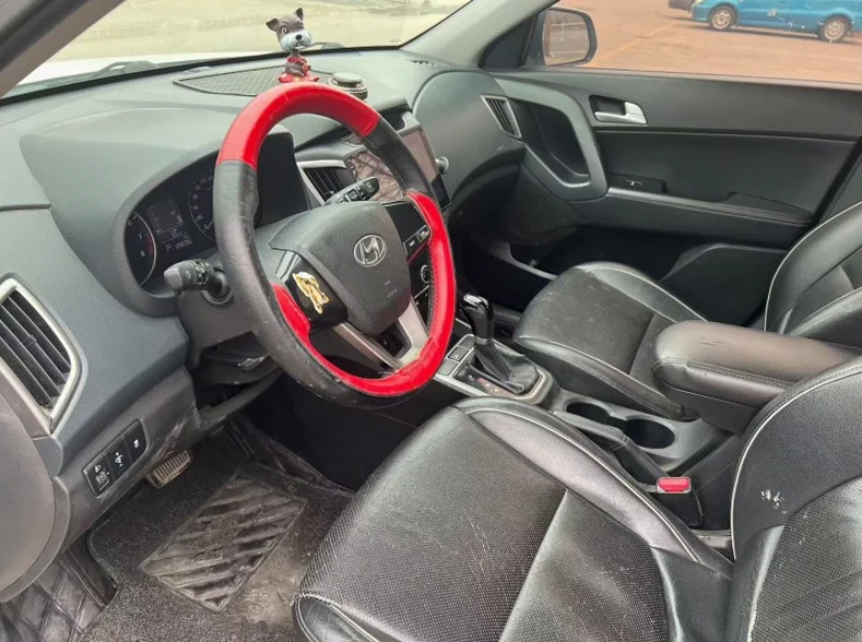 现代ix25 后面外观三