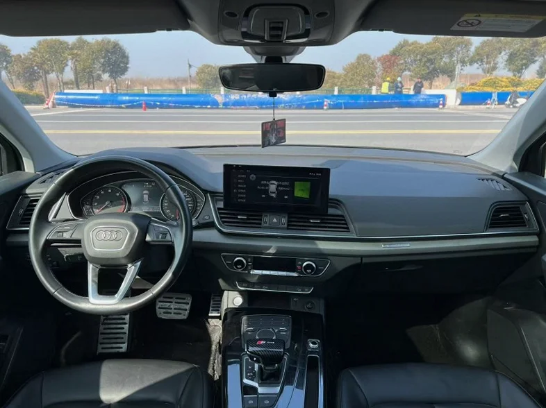 奥迪Q5 内饰前排