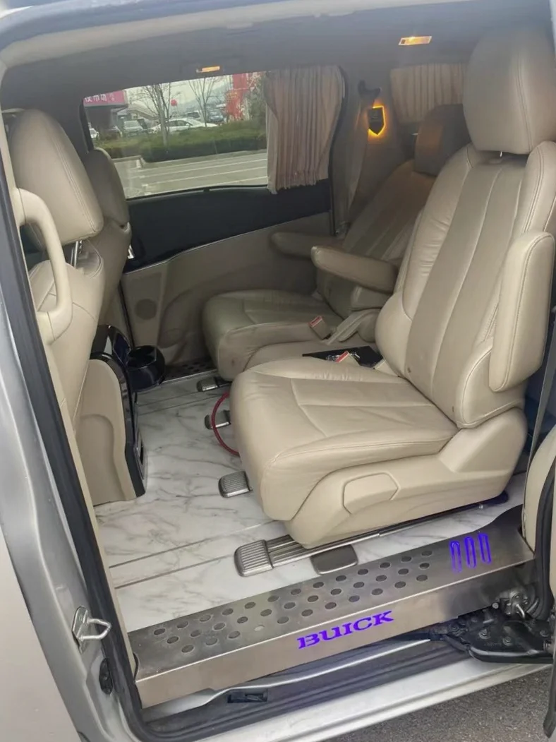 别克GL8 内饰后排
