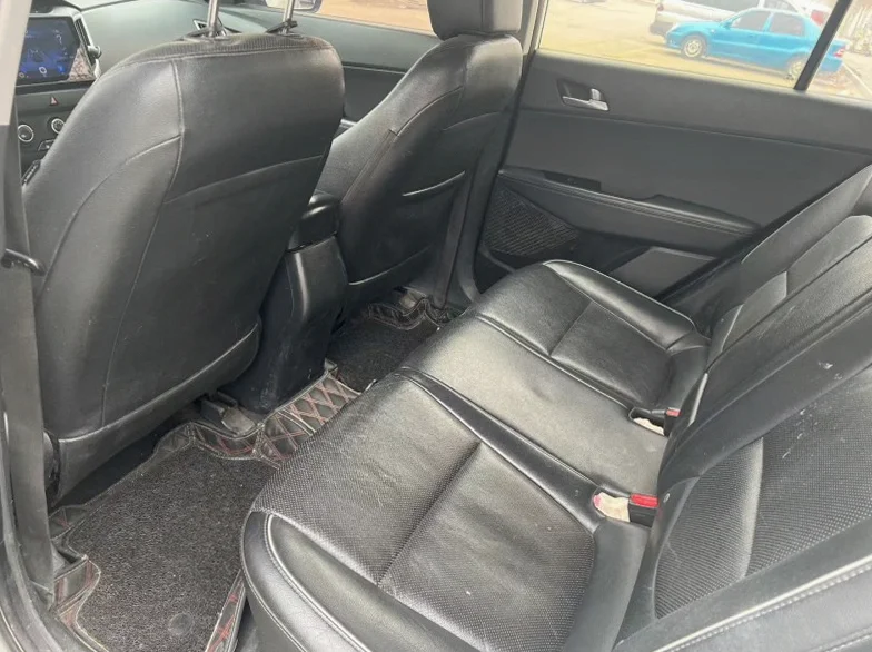 现代ix25 后面外观二