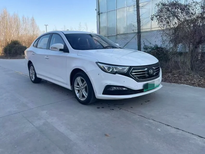 22年奔腾B30EV400新能源