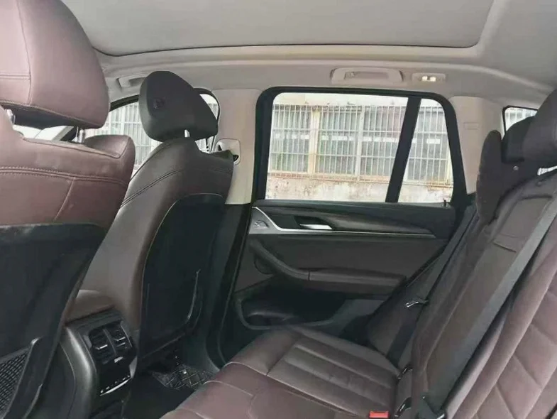 宝马X3 后面外观一