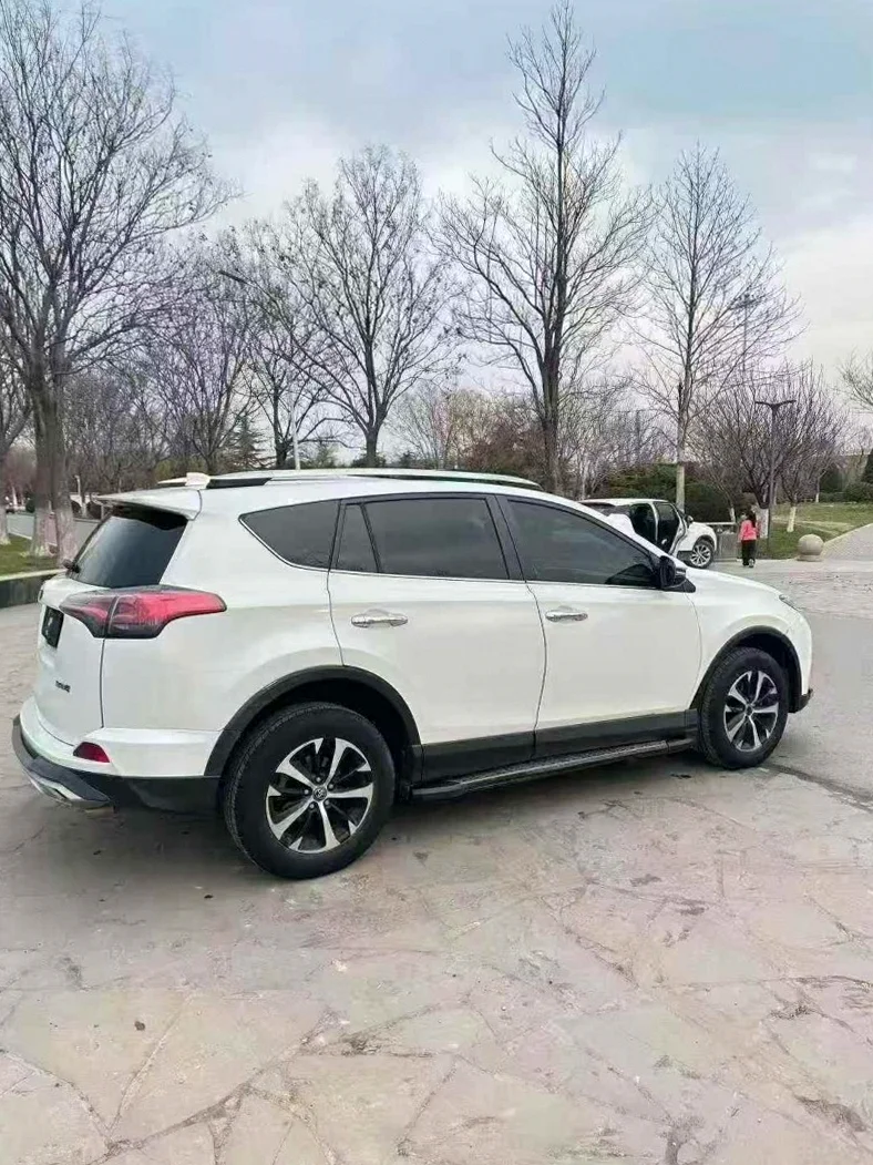 丰田RAV4荣放 内饰后排