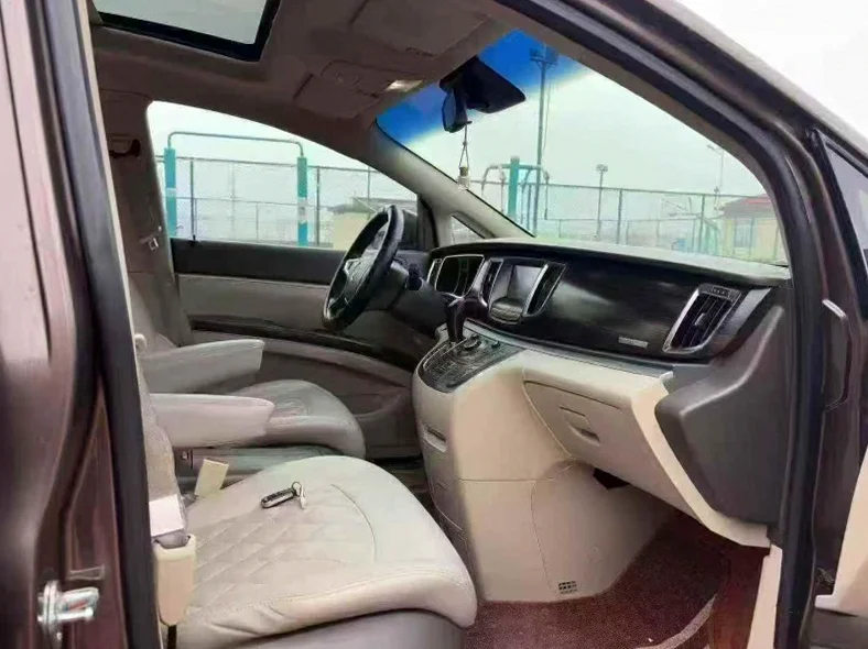 别克GL8 后面外观二