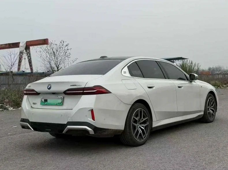 宝马I5 内饰前排