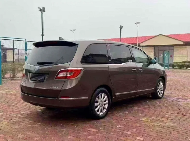 别克GL8 内饰后排