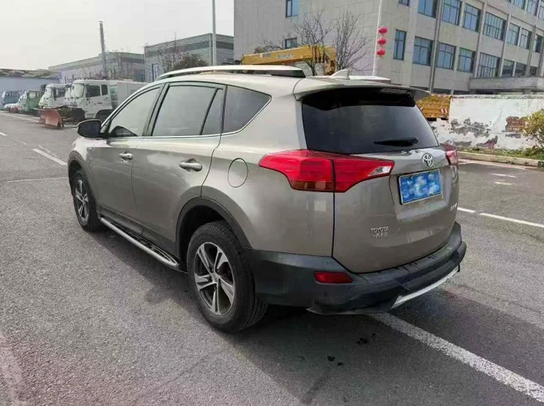 丰田RAV4 驾驶室