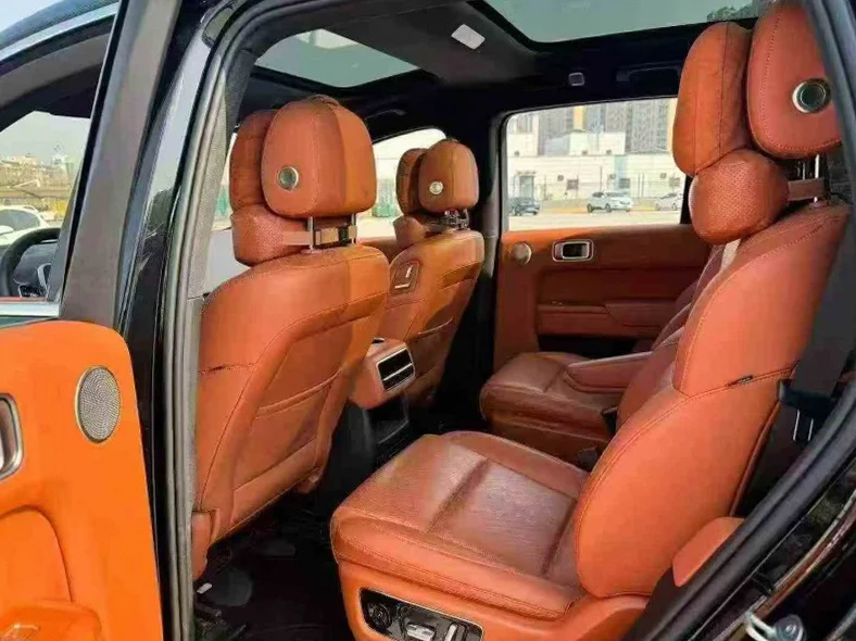 理想L8 后面外观三