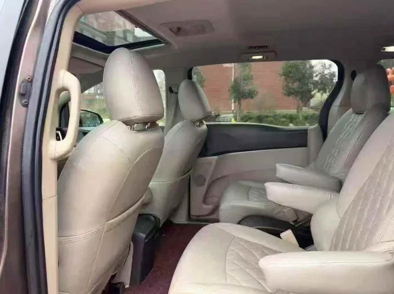 别克GL8 内饰前排