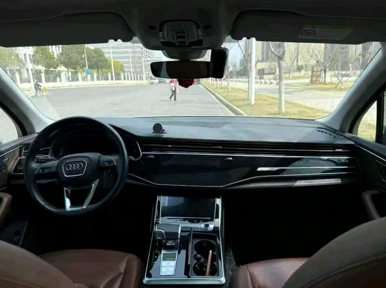 奥迪Q7 后面外观三