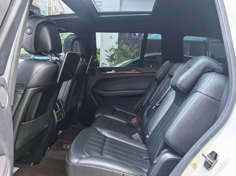 奔驰GLS 后面外观三