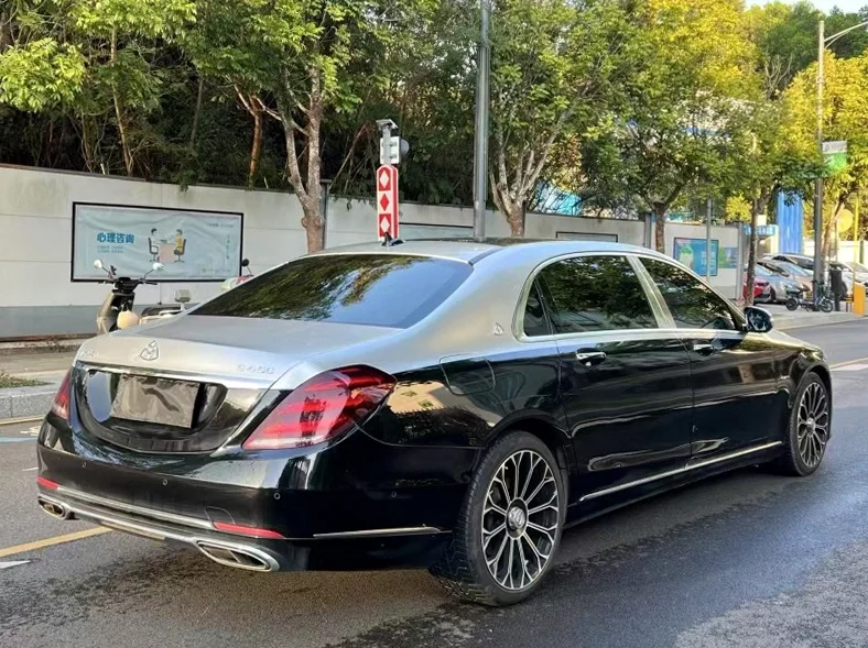 奔驰S 内饰前排