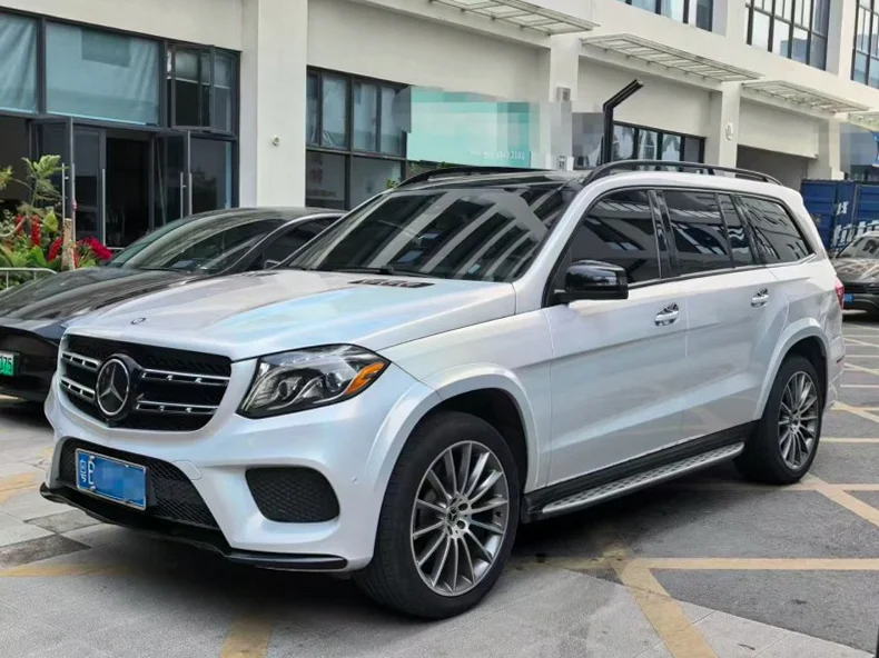 奔驰GLS 正面外观二