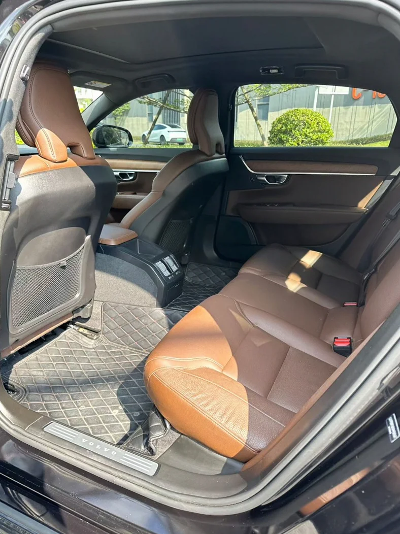 沃尔沃S90 后面外观三