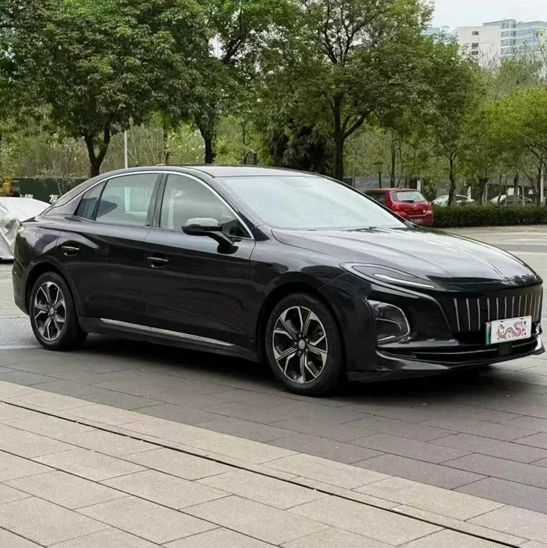 红旗E-QM5 正面外观二