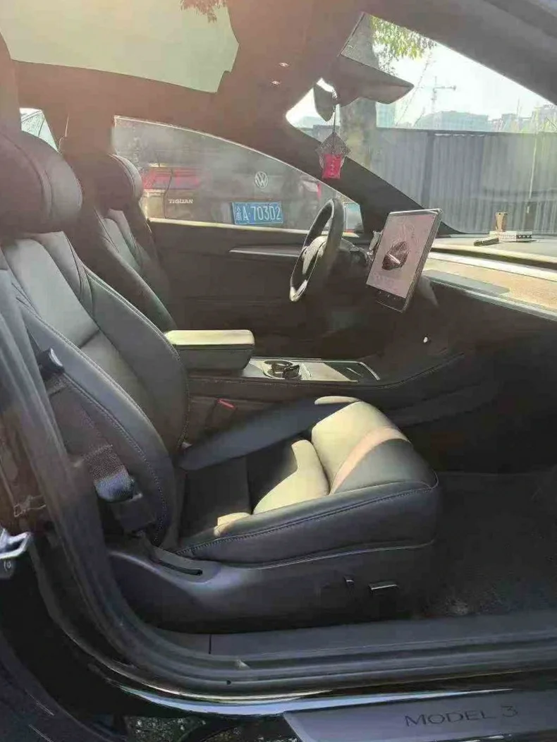 特斯拉MODEL 内饰前排