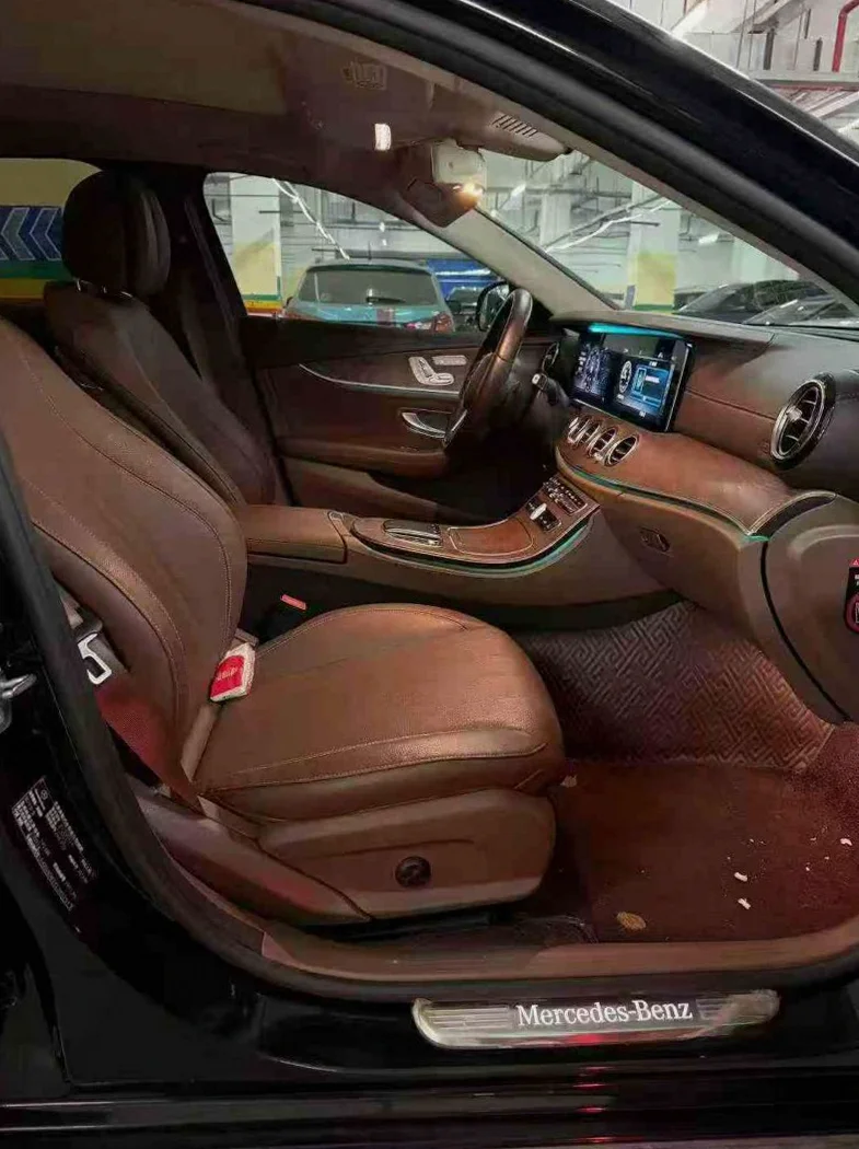 奔驰E 后面外观三