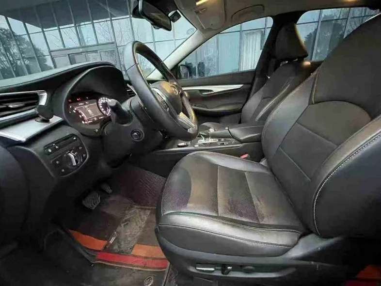 英菲尼迪QX50 后面外观一