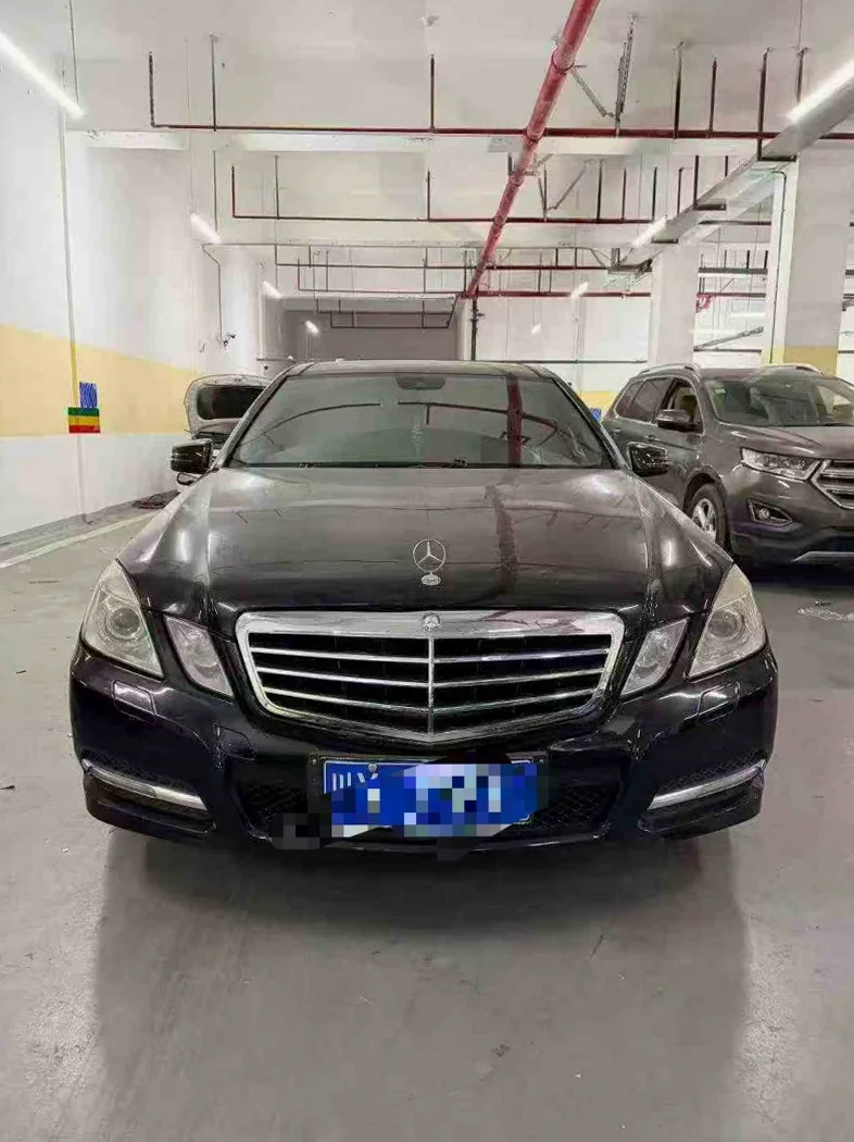 重庆2012年奔驰E大本车 正面外观一