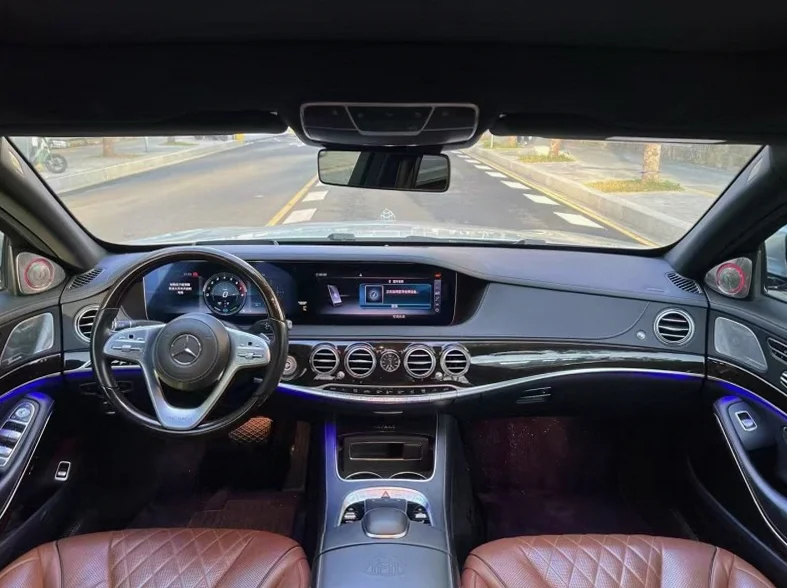 奔驰S 后面外观三