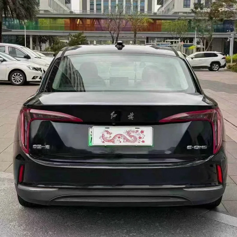 红旗E-QM5 驾驶室