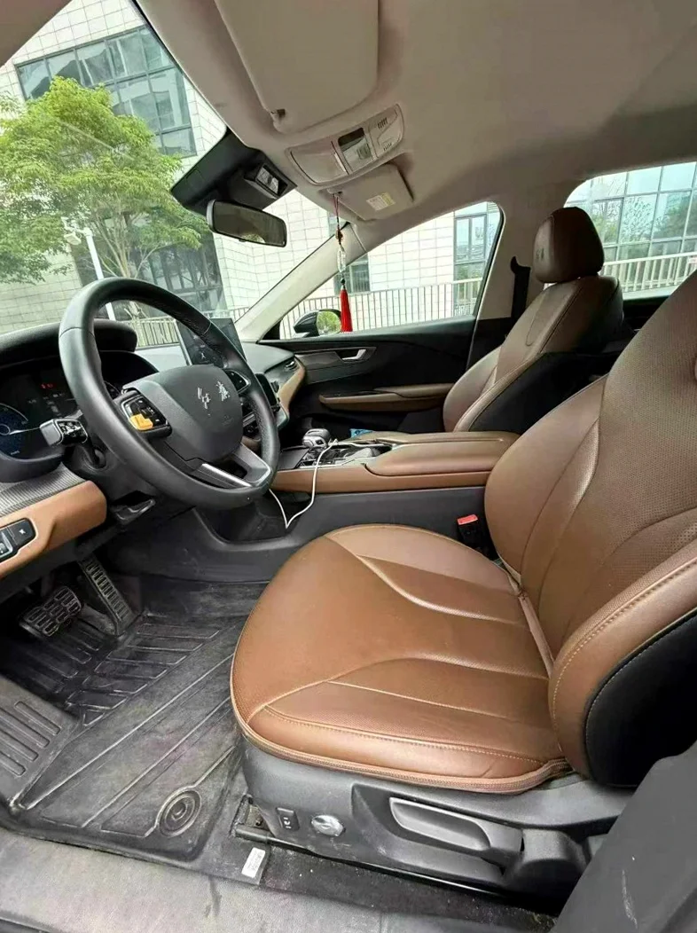 红旗E-QM5 后面外观一