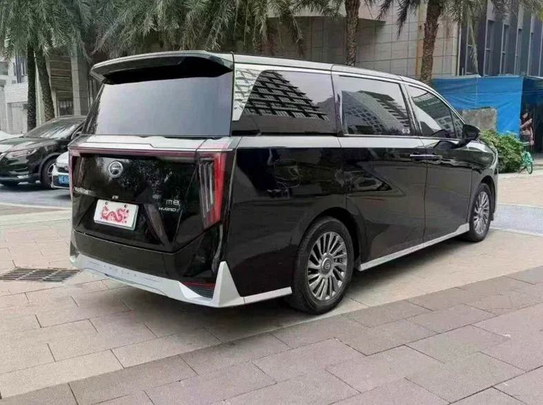 传祺M8 内饰前排