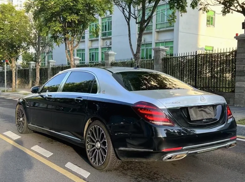 奔驰S 内饰后排