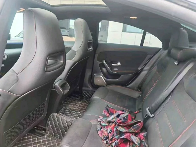 奔驰CLA 内饰后排